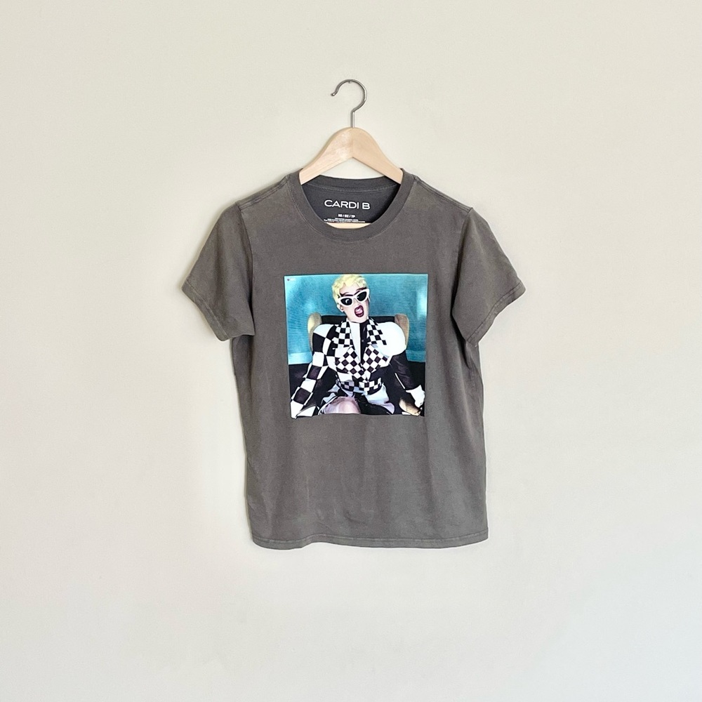 Cardi B Invasion Of Privacy Graphic Gray T Shirt Women’s size XS
